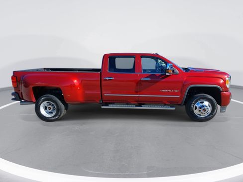 Used 2018 GMC Sierra 3500 Denali w/ Duramax Plus Package image 4
