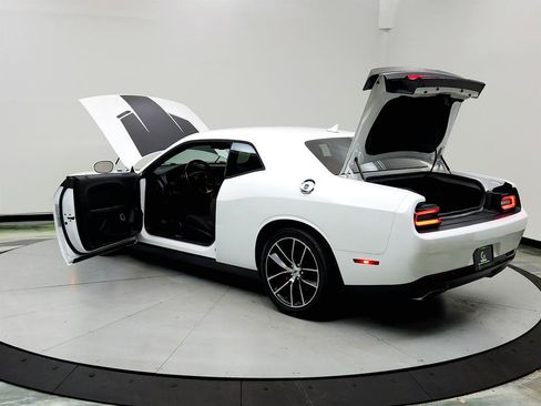 Used 2018 Dodge Challenger R/T Scat Pack RWD image 12