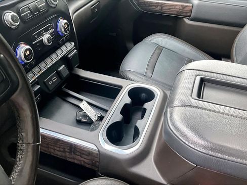 Used 2019 GMC Sierra 1500 Denali w/ Denali Ultimate Package AWD/4WD image 16