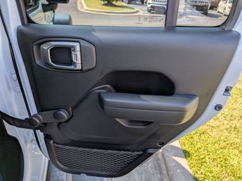 Used 2024 Jeep Wrangler Unlimited Sport AWD/4WD image 20