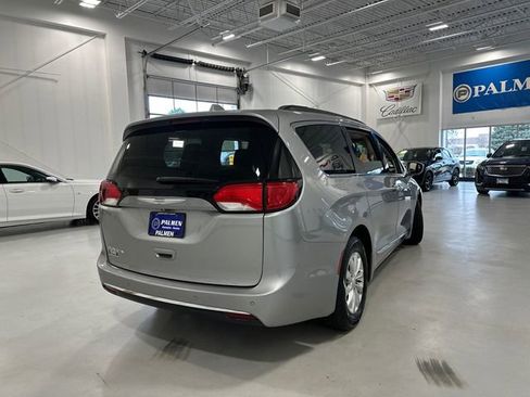 Used 2017 Chrysler Pacifica Touring-L image 6