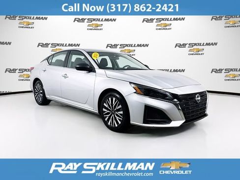 Used 2024 Nissan Altima 2.5 SV FWD image 1