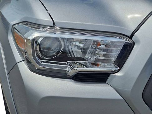Used 2020 Toyota Tacoma TRD Sport w/ Technology Package RWD image 5