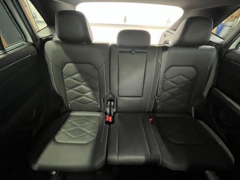 Certified 2025 Volkswagen Atlas Cross Sport SE w/ Panoramic Sunroof Package image 27