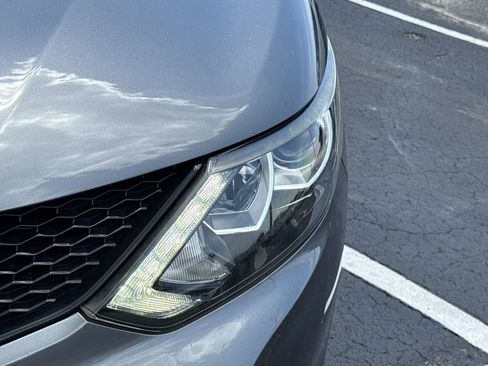 Certified 2019 Nissan Rogue Sport SV FWD image 17