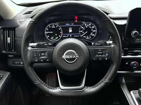 Used 2023 Nissan Pathfinder SV image 11