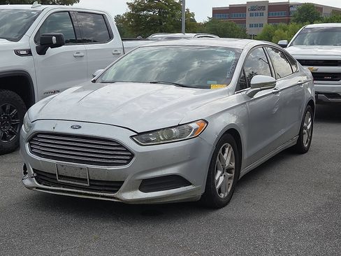 Used 2015 Ford Fusion SE FWD image 2