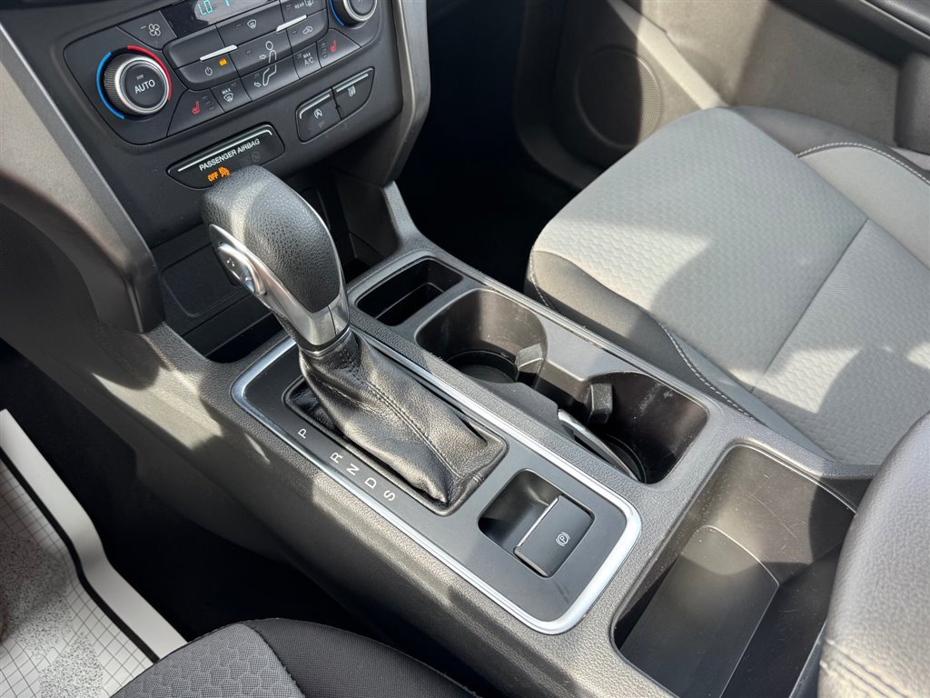 Used 2019 Ford Escape SE FWD image 17