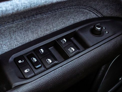 Used 2025 Jeep Compass Latitude w/ Sun & Sound Group image 10