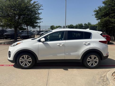 Used 2019 Kia Sportage LX FWD image 2