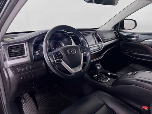 Used 2018 Toyota Highlander XLE w/ Protection Package #3 AWD/4WD image 9