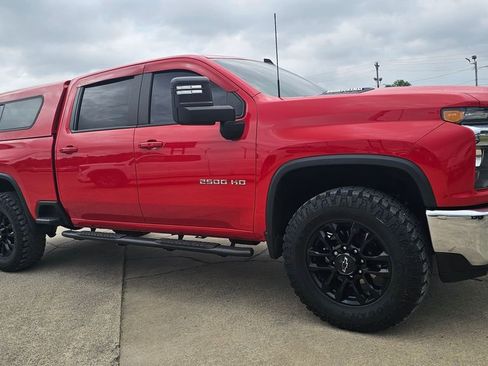 Used 2022 Chevrolet Silverado 2500 LT w/ Convenience Package AWD/4WD image 3