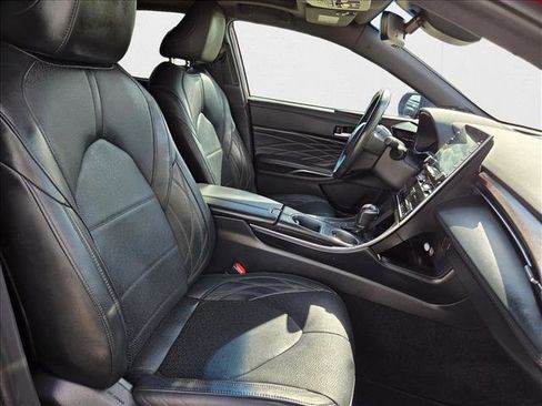 Used 2021 Toyota Avalon Limited image 22