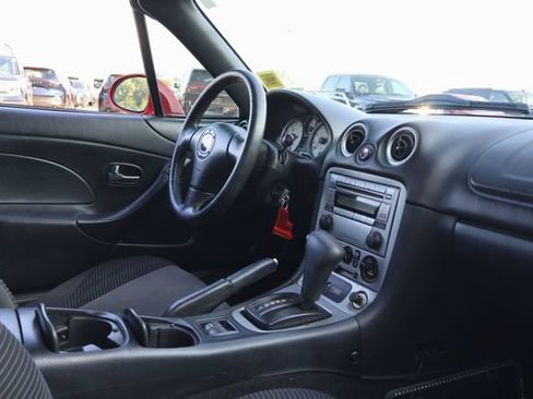 Used 2005 MAZDA MX-5 Miata w/ Convenience Pkg RWD image 14
