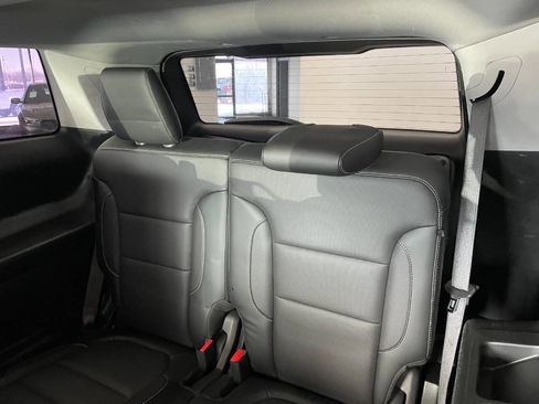 Used 2018 GMC Acadia SLT image 22