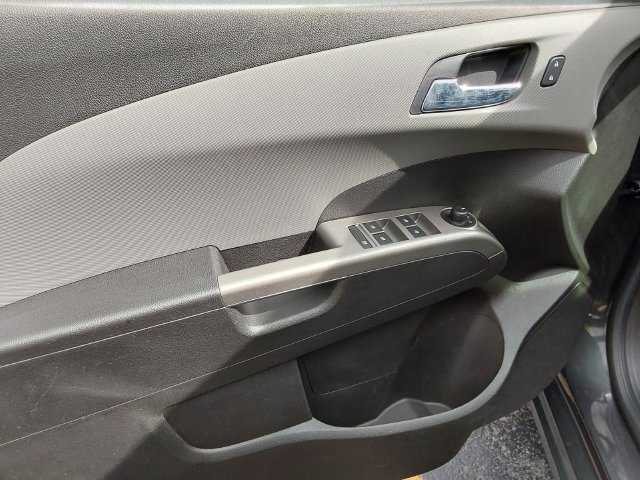 Used 2020 Chevrolet Sonic Premier FWD image 15
