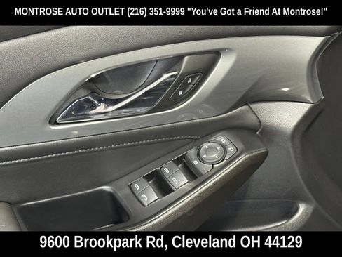 Used 2023 Chevrolet Traverse LT FWD image 15