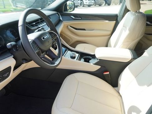 New 2025 Jeep Grand Cherokee L Limited w/ Luxury Tech Group II RWD image 20