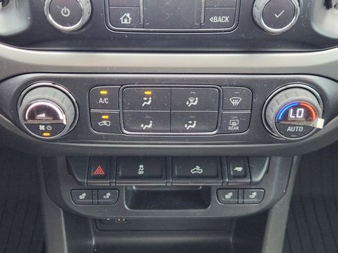 Used 2022 Chevrolet Colorado LT w/ Luxury Package image 17