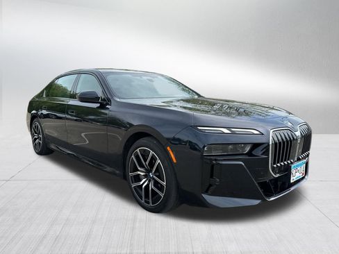Used 2023 BMW 760i xDrive w/ Luxury Rear Seating Package AWD/4WD image 2