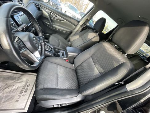 Used 2018 Nissan Rogue SV w/ Premium Package image 14