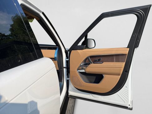 New 2026 Land Rover Range Rover Long Wheelbase SE AWD/4WD image 24