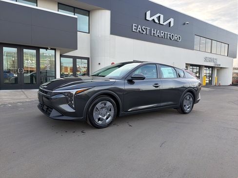 New 2025 Kia K4 LX image 1