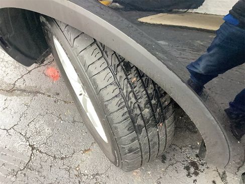 Used 2020 Kia Sorento LX image 27