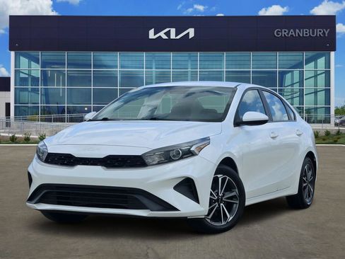 Used 2023 Kia Forte LXS image 1