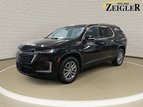 Used 2022 Chevrolet Traverse LT image 1
