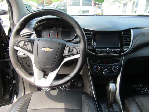 Used 2017 Chevrolet Trax LT w/ Sun & Sound Package FWD image 19