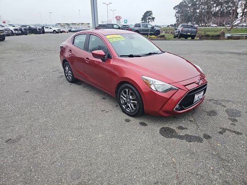 Used 2019 Toyota Yaris LE image 8