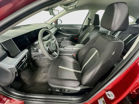 Used 2025 Hyundai Sonata SEL FWD image 13