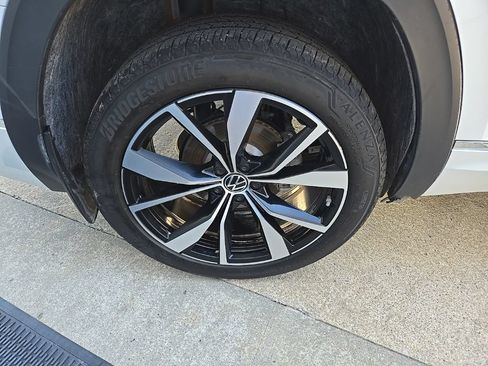 Used 2024 Volkswagen Atlas SEL Premium R-Line AWD/4WD image 24