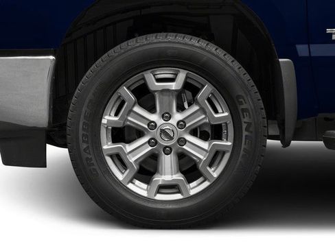 Used 2017 Nissan Titan SV AWD/4WD image 11