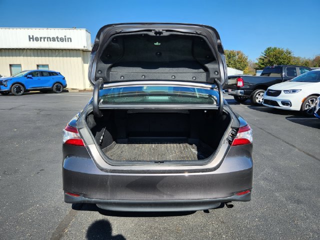Used 2018 Toyota Camry LE w/ Convenience Package FWD image 30