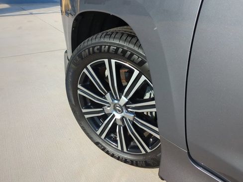Used 2020 Lexus LX 570 4WD w/ Sport Package image 10