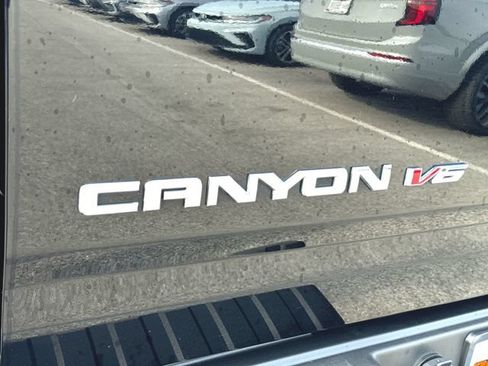 Used 2017 GMC Canyon SLT w/ Driver Alert Package AWD/4WD image 31
