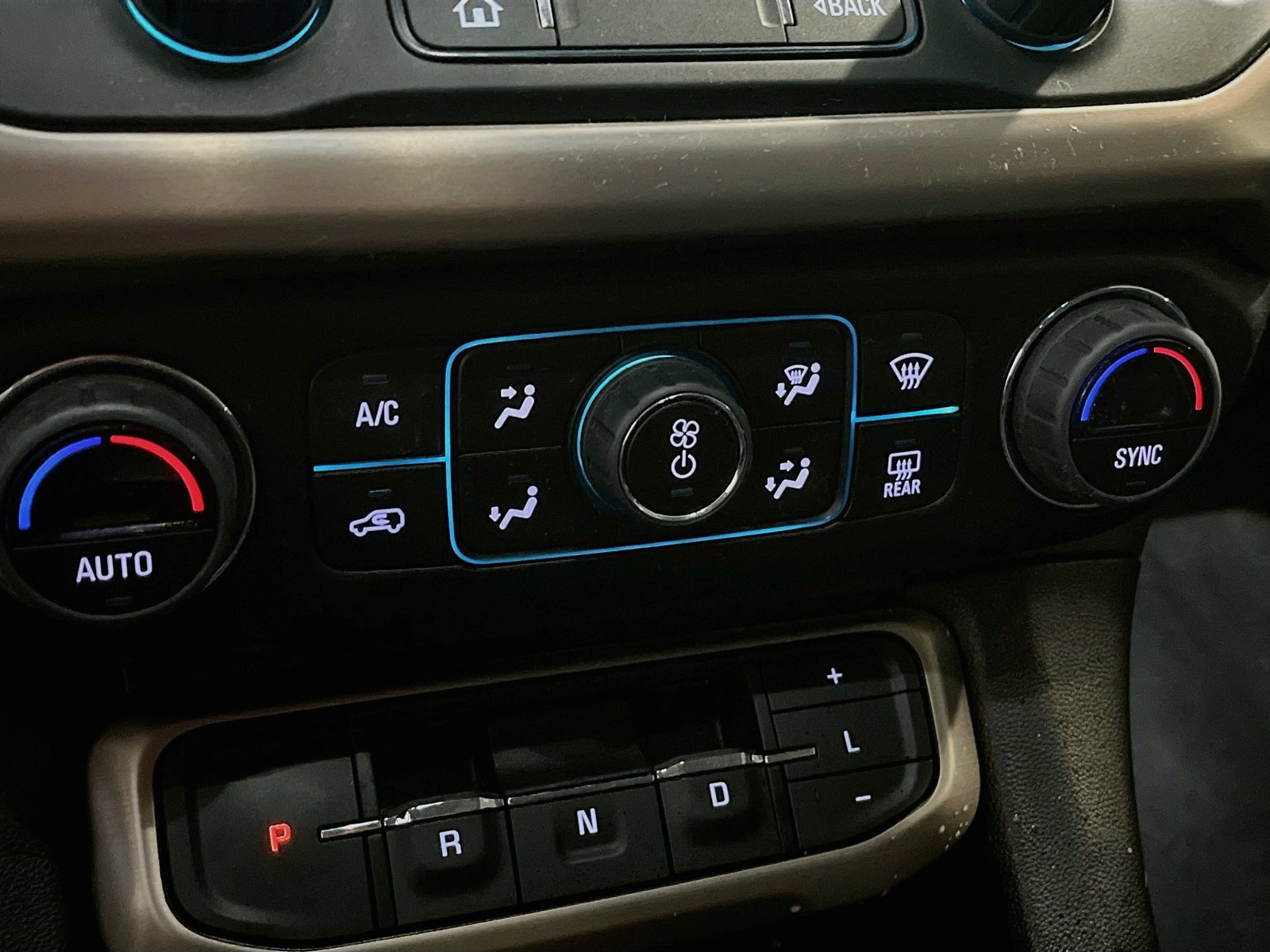 Used 2023 GMC Acadia AT4 w/ Preferred Package AWD/4WD image 16