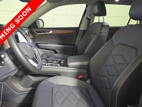 Used 2025 Volkswagen Atlas SE AWD/4WD image 6