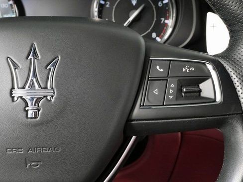 Used 2022 Maserati Quattroporte Modena RWD image 13