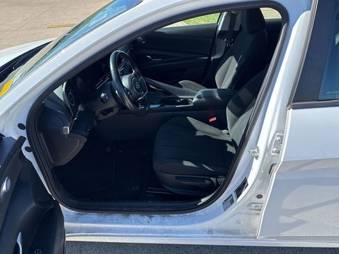 Used 2023 Hyundai Elantra SEL w/ Convenience Package image 19