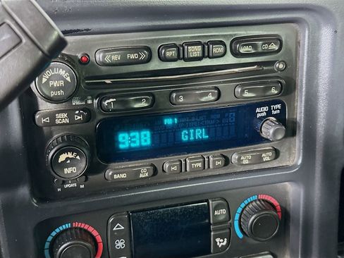 Used 2006 Chevrolet Silverado 2500 LT w/ Heavy-Duty Power Package image 14