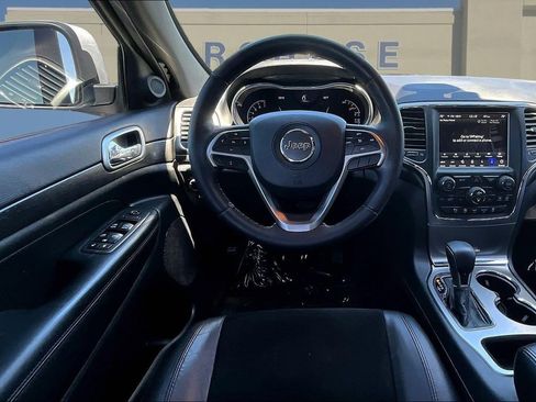 Used 2018 Jeep Grand Cherokee Altitude RWD image 10