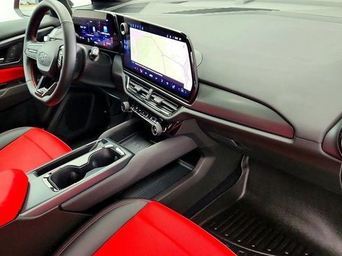 Used 2025 Chevrolet Equinox EV RS image 24