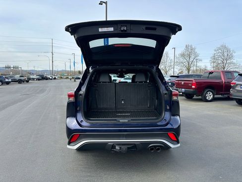 Used 2022 Toyota Highlander XSE AWD/4WD image 11