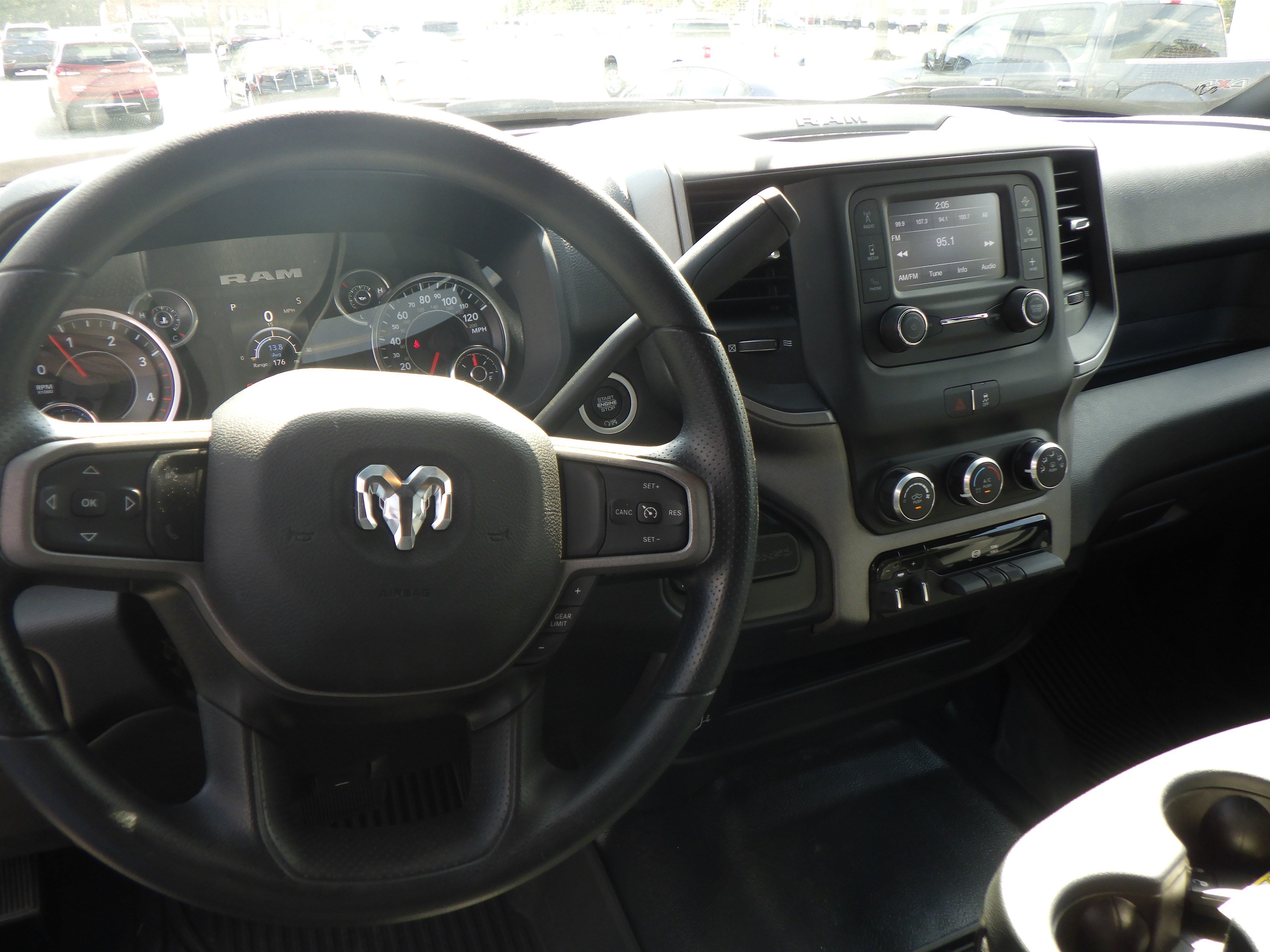 Used 2024 RAM 2500 Tradesman w/ Chrome Appearance Group AWD/4WD image 6