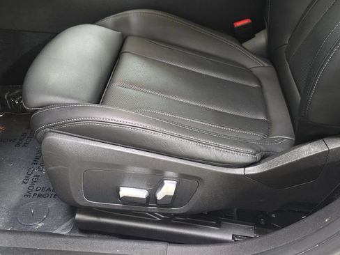 Certified 2023 BMW 330i Sedan RWD image 25