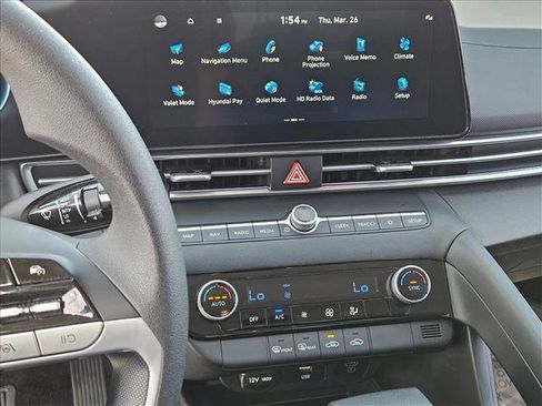 Used 2024 Hyundai Elantra SEL image 14