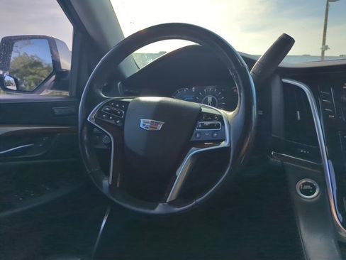 Used 2018 Cadillac Escalade Luxury RWD image 28